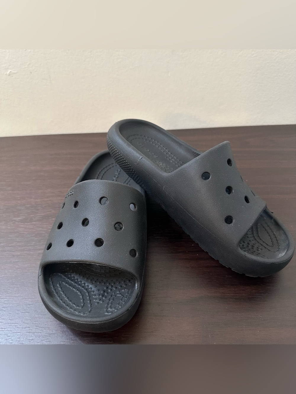 Crocs Classic Slides 2.0 Black Sandals Lightweight Waterproof Outdoor Sz 13 Kids